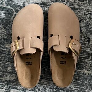 Birkenstock Light Tan Buckle Sandals